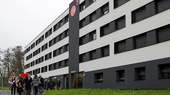 Photographie de la façade du bâtiment nouvellement réhabilité P5 de la résidence universitaire Saulcy.