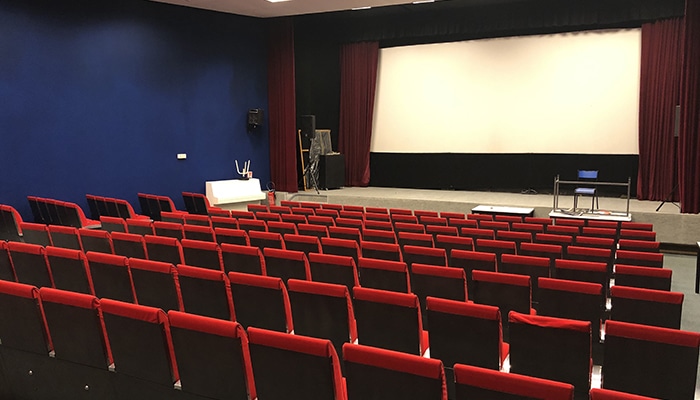 Ciné-club du Crous Lorraine à Saurupt composé d'une salle de 180 places