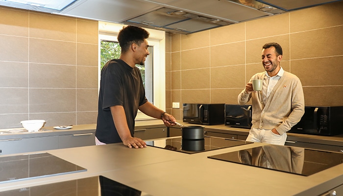 Photographie de la cuisine collective de la résidence universitaire Monbois Libération à Nancy.