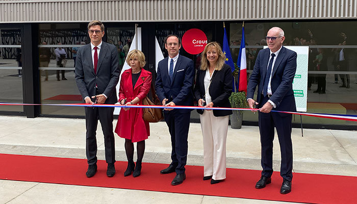 Photographie de la coupe de ruban lors de l'inauguration de la résidence universitaire Monbois Libération à Nancy.