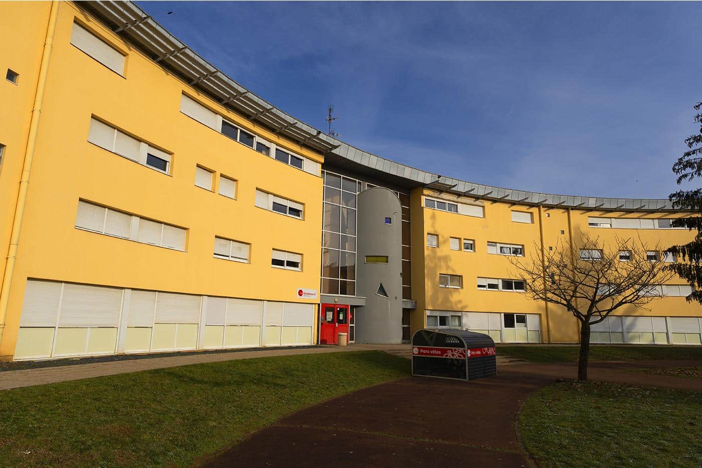 Hébergement courts séjours : des logements à tarif Crous pour une ...